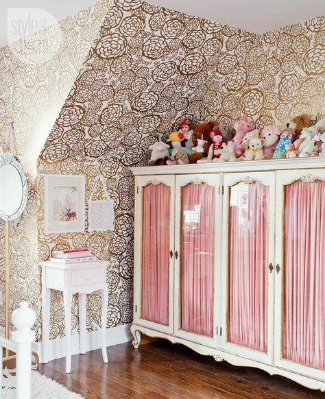 THIS LARGE CABINET IS THE ANCHOR IN 8 YEAR OLD SCARLETT'S BEDROOM  MAKEOVER - 