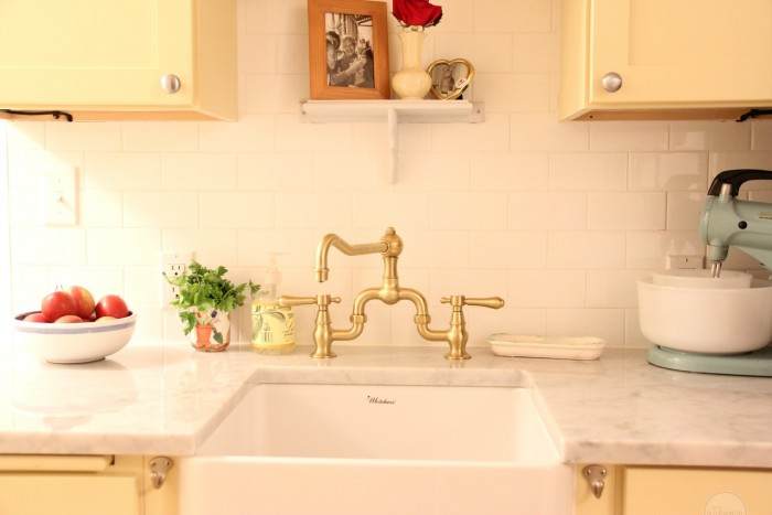 SUZANNE'S KITCHEN IS AMAZING. SHE CHOSE A SOFT YELLOW CABINET AND THE WALLS ARE CLASSIC GRAY