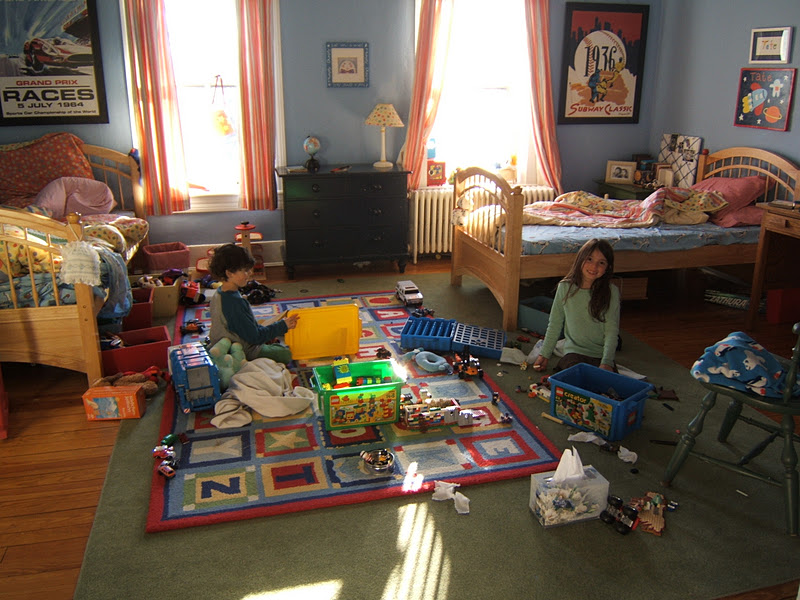 THE BOYS ROOM. PHOEBE AND COOPER PLAY LEGOS.