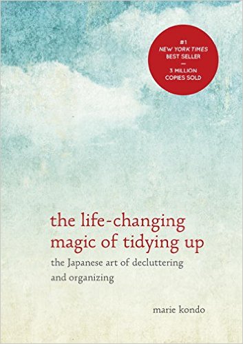 The Life-Changing Magic of Tidying Up: The Japanese Art of Decluttering and Organizing - MARIE KONDO
