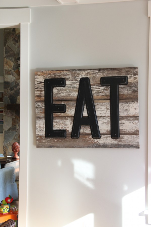 I GOT THE HANDCRAFTED "EAT" SIGN AT THE GREENWOOD COUNTRY STORE. IT WAS THE VERY FIRST ITEM I FOUND FOR THE MAKEOVER!