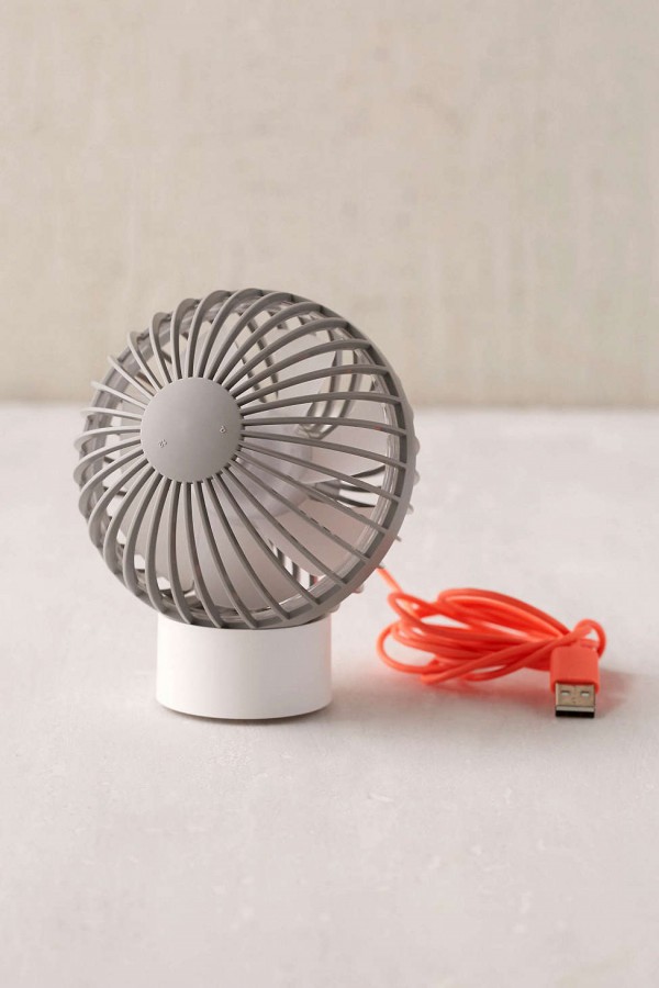 SMALL FAN WHICH PLUGS INOT A USB PORT! URBAN OUTFITTERS