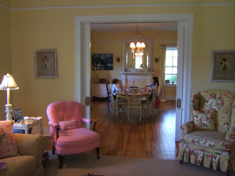 YELLOW MAKES YOU HAPPY My Old Country House