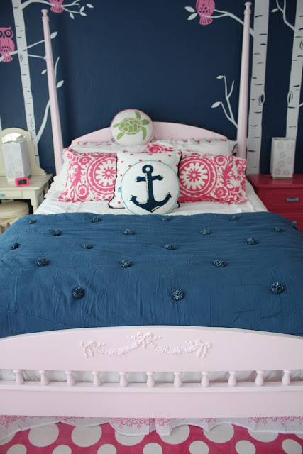 NAVY AND PINK TEEN GIRLS ROOM